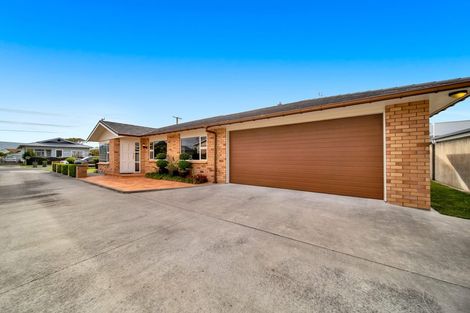 Photo of property in 11 Grey Street, Hawera, 4610