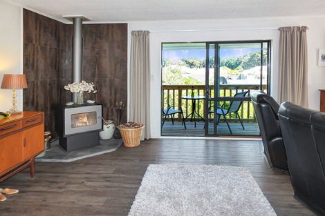 Photo of property in 25 Cousins Avenue East, Foxton Beach, Foxton, 4815