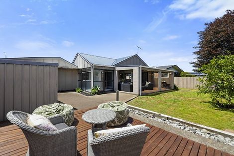 Photo of property in 115 Heta Road, Highlands Park, New Plymouth, 4312