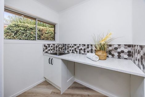 Photo of property in 3 Halcyon Place, Papatoetoe, Auckland, 2025