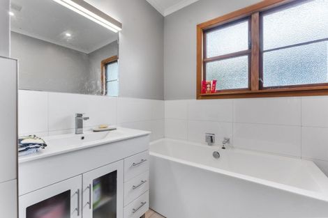 Photo of property in 63 Brightwater Terrace, Terrace End, Palmerston North, 4410