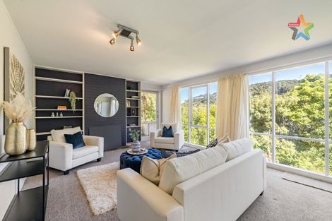 Photo of property in 12 Whiorau Grove, Lowry Bay, Lower Hutt, 5013