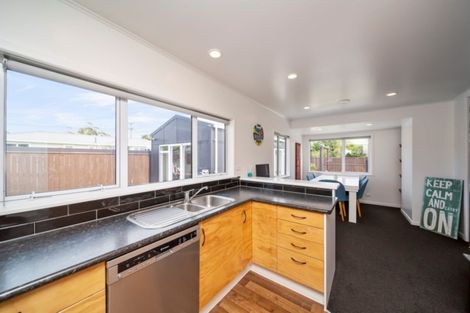 Photo of property in 32 Wallath Road, Westown, New Plymouth, 4310