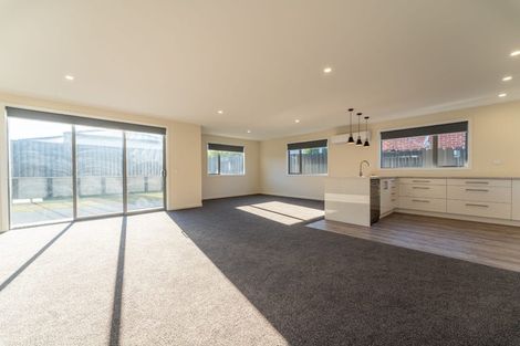 Photo of property in 20c Beach Road, Castor Bay, Auckland, 0620