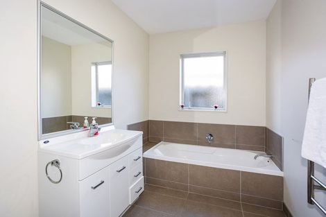 Photo of property in 122 Popokatea Drive, Takanini, 2112