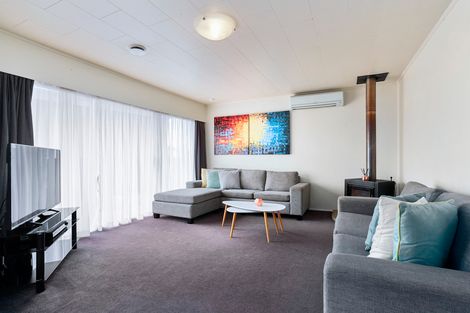 Photo of property in 21 Hepburn Road, Glendene, Auckland, 0602