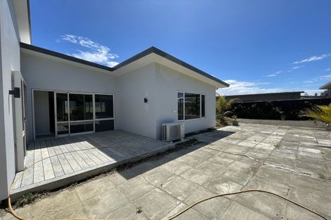 Photo of property in 37 Pohutukawa Drive, Eskdale, Napier, 4182