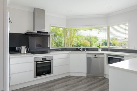 Photo of property in 35 Admiral Crescent, Flagstaff, Hamilton, 3210