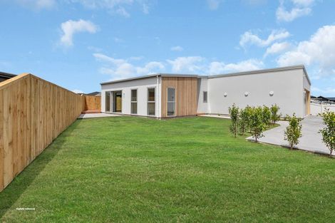 Photo of property in 111 Kaurinui Crescent, One Tree Point, 0118