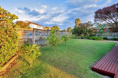 Photo of property in 1/10 Altair Place, Windsor Park, Auckland, 0632