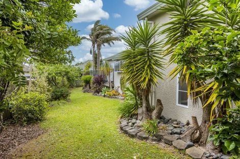Photo of property in 9 Whiting Grove, West Harbour, Auckland, 0618
