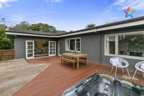 Photo of property in 404 Stokes Valley Road, Stokes Valley, Lower Hutt, 5019