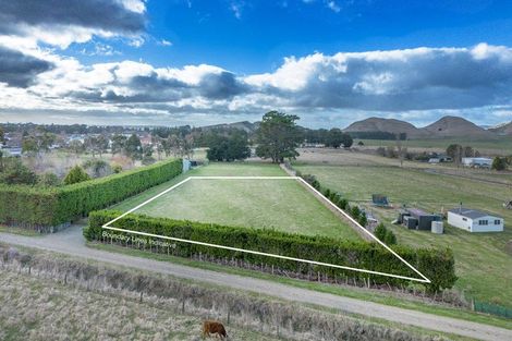 Photo of property in 54 Charles Street, Takapau, 4203