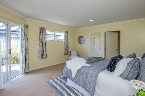 Photo of property in 25 San Priamo Place, Paraparaumu Beach, Paraparaumu, 5032