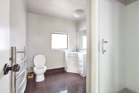 Photo of property in 15 Stephen Avenue, Henderson, Auckland, 0610