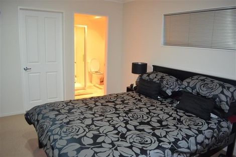 Photo of property in 16 Percy Kinsman Crescent, Riverstone Terraces, Upper Hutt, 5018