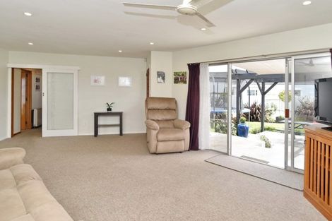 Photo of property in 8 Doggett Place, Rangiora, 7400