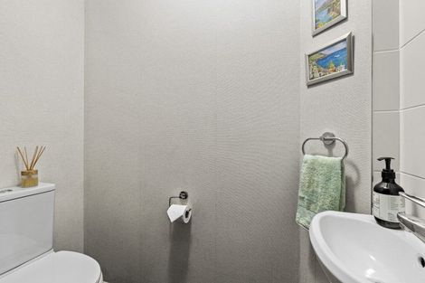 Photo of property in 95 Manu Crescent, Upper Vogeltown, New Plymouth, 4310