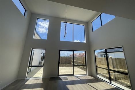 Photo of property in 8 Korowhiti Road, Clarks Beach, 2122