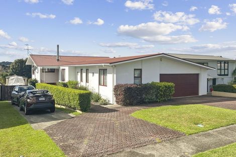 Photo of property in 12 Frank Place, Hillpark, Auckland, 2102