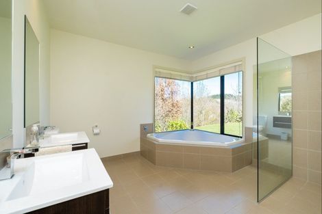 Photo of property in 44 Tauroa Valley Road, Havelock North, 4130