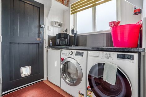 Photo of property in 25 Queen Street, Winton, 9720