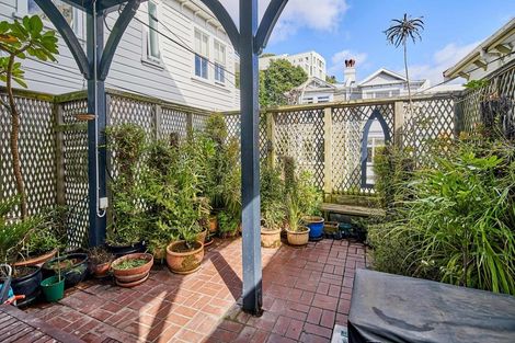 Photo of property in 5a Hay Street, Oriental Bay, Wellington, 6011