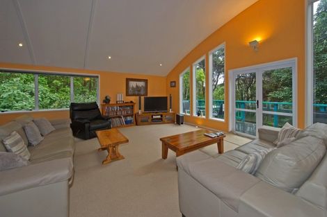 Photo of property in 4 Okoka Road, Omiha, Waiheke Island, 1081