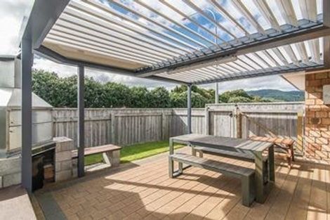 Photo of property in 18 Guildford Drive, Paraparaumu, 5032