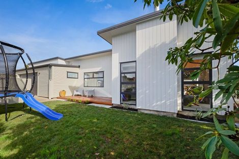 Photo of property in 318 Mangorei Road, Merrilands, New Plymouth, 4312