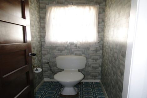 Photo of property in 9 Waiohua Road, Greenlane, Auckland, 1061