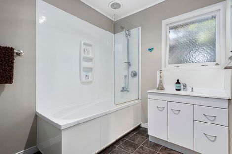 Photo of property in 21 Hepburn Road, Glendene, Auckland, 0602