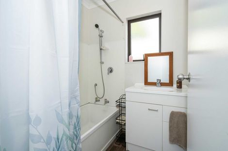 Photo of property in 28 Beauchamp Drive, Massey, Auckland, 0614