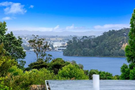 Photo of property in 1/4 Lynn Road, Bayview, Auckland, 0629