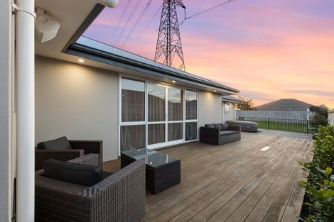 Photo of property in 4 Cyprus Place, Fitzherbert, Palmerston North, 4410