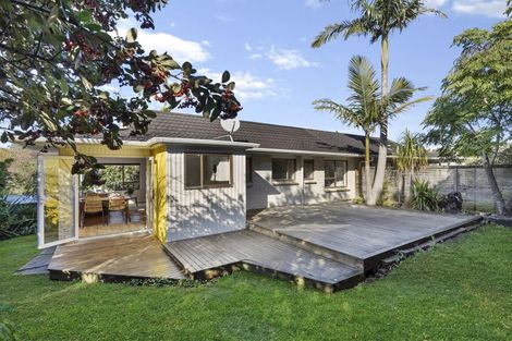 Photo of property in 2/25 Mannering Place, Hillcrest, Auckland, 0627