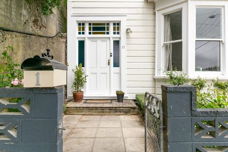 Photo of property in 51 Scarborough Terrace, Mount Victoria, Wellington, 6011