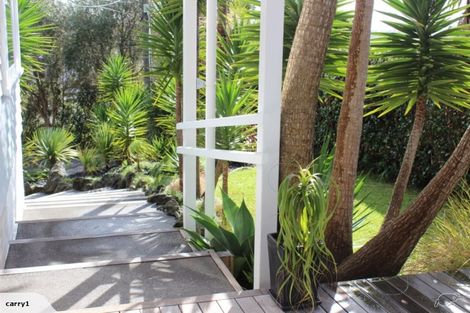 Photo of property in 584 Beach Road, Rothesay Bay, Auckland, 0630