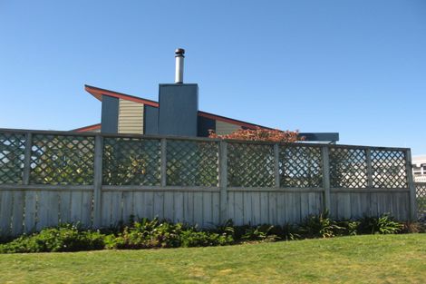 Photo of property in 35 Te Kiri Street, Himatangi Beach, Foxton, 4891