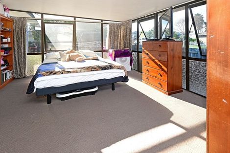 Photo of property in 2 Benton Place, Manurewa, Auckland, 2102