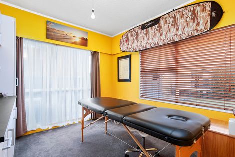 Photo of property in 21 Hepburn Road, Glendene, Auckland, 0602