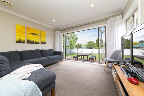 Photo of property in 18 Great North Road, Riverhead, 0820