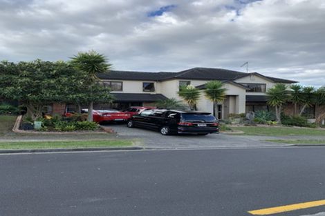 Photo of property in 1 Seresin Crescent, Flat Bush, Auckland, 2016