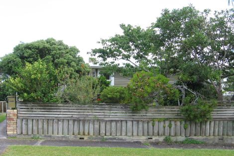 Photo of property in 14 Maui Pomare Street, Blockhouse Bay, Auckland, 0600