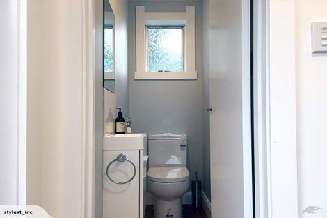 Photo of property in 2 Bayview Road, Paremata, Porirua, 5024