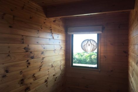 Photo of property in 16 Waikura Drive, Te Atatu Peninsula, Auckland, 0610