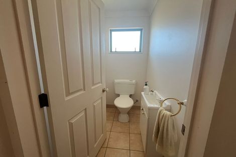 Photo of property in 2/10 Nadine Place, Mangere Bridge, Auckland, 2022