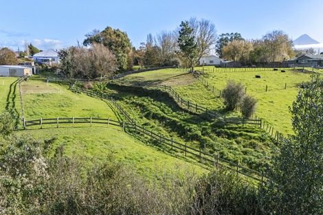 Photo of property in 16 Castle Street, Eltham, 4322