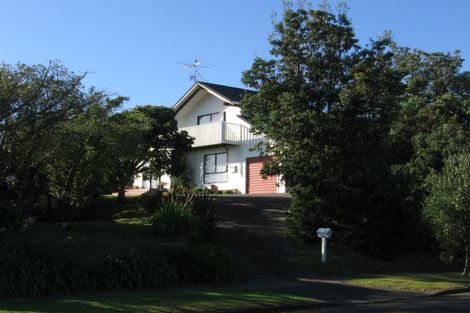 Photo of property in 3 Napier Grove, Waikanae Beach, Waikanae, 5036
