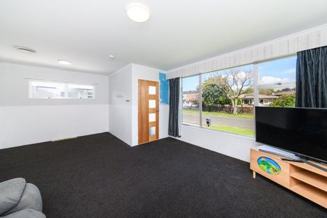 Photo of property in 89 Wikiriwhi Crescent, Awapuni, Palmerston North, 4412
